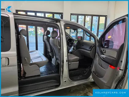 HYUNDAI STAREX 5-SEATER VAN