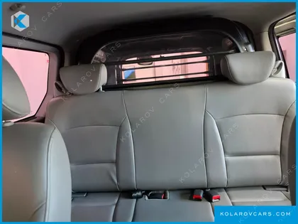 HYUNDAI STAREX 5-SEATER VAN