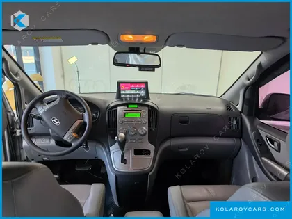 HYUNDAI STAREX 5-SEATER VAN