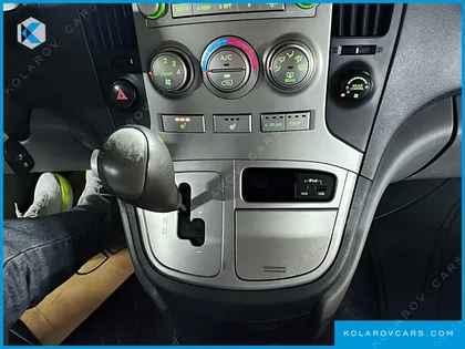 HYUNDAI STAREX 12-SEATER WAGON