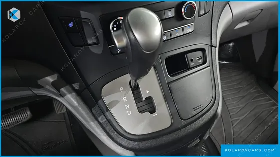 HYUNDAI STAREX 3-SEATER VAN
