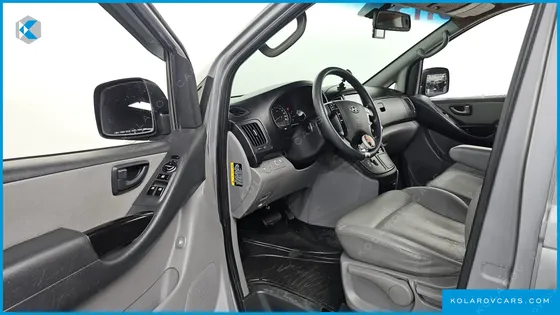 HYUNDAI STAREX 3-SEATER VAN