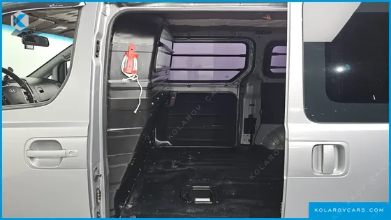 HYUNDAI STAREX 3-SEATER VAN