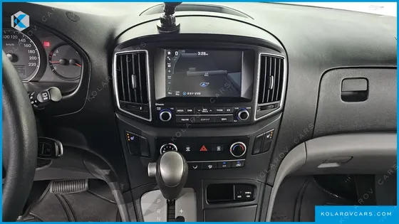 HYUNDAI STAREX 3-SEATER VAN