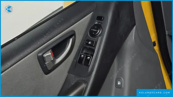 HYUNDAI STAREX GUARD CAR OF CHILDREN
