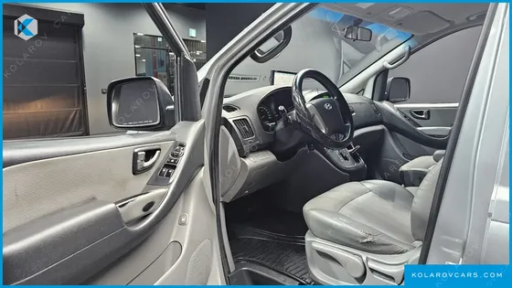 HYUNDAI STAREX 5-SEATER VAN