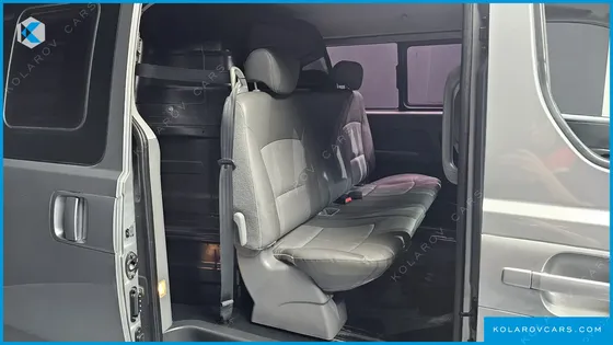 HYUNDAI STAREX 5-SEATER VAN