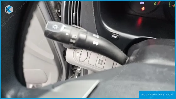 HYUNDAI STAREX 5-SEATER VAN