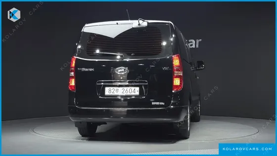 HYUNDAI STAREX 5-SEATER VAN