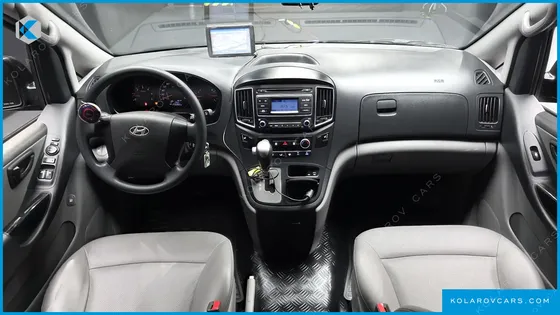 HYUNDAI STAREX 5-SEATER VAN