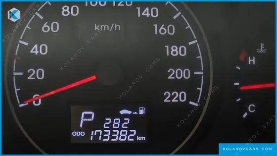 HYUNDAI STAREX 5-SEATER VAN