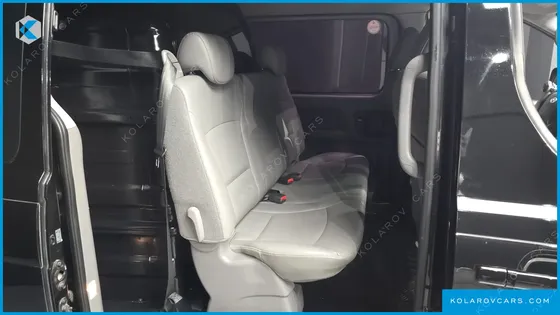 HYUNDAI STAREX 5-SEATER VAN