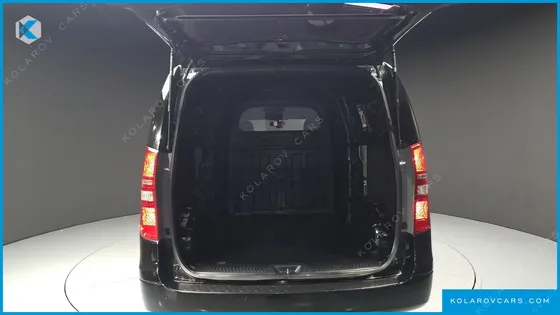 HYUNDAI STAREX 5-SEATER VAN