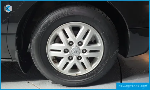 HYUNDAI STAREX 5-SEATER VAN