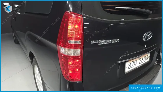 HYUNDAI STAREX 5-SEATER VAN