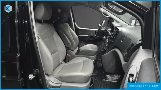HYUNDAI STAREX 5-SEATER VAN