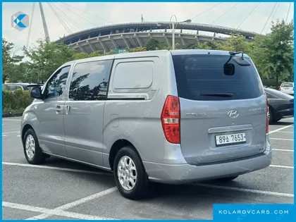 HYUNDAI STAREX 5-SEATER VAN