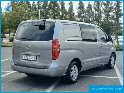 HYUNDAI STAREX 5-SEATER VAN