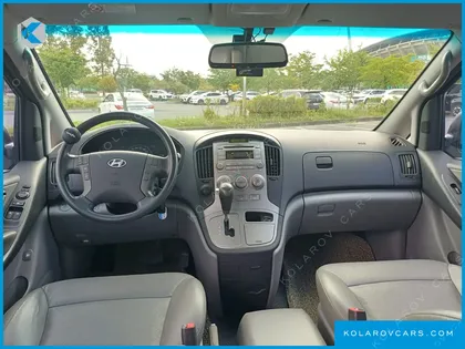 HYUNDAI STAREX 5-SEATER VAN