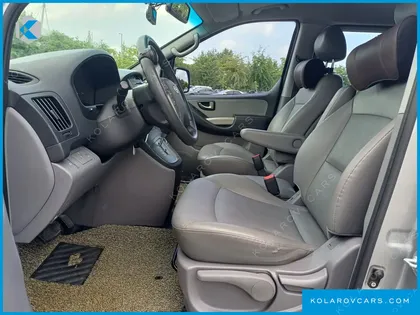 HYUNDAI STAREX 5-SEATER VAN