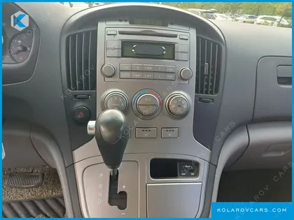 HYUNDAI STAREX 5-SEATER VAN