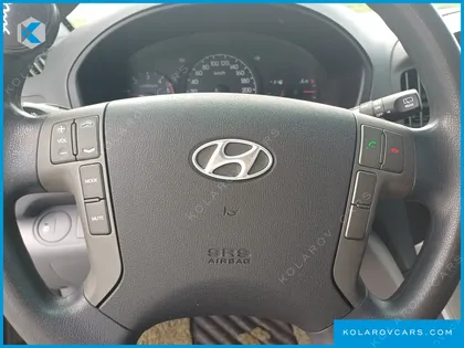 HYUNDAI STAREX 5-SEATER VAN
