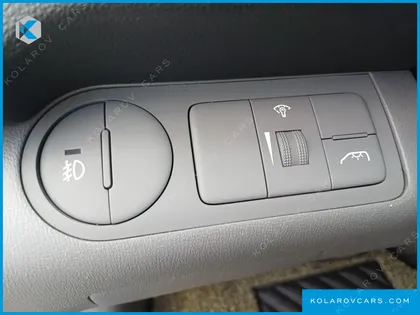 HYUNDAI STAREX 5-SEATER VAN