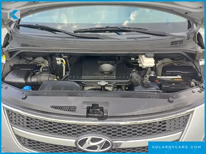 HYUNDAI STAREX 5-SEATER VAN