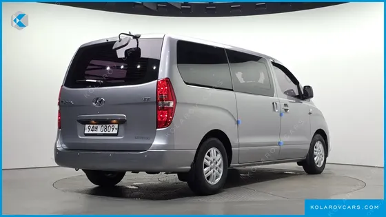 HYUNDAI STAREX 5-SEATER VAN