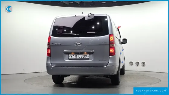 HYUNDAI STAREX 5-SEATER VAN