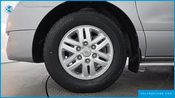 HYUNDAI STAREX 5-SEATER VAN