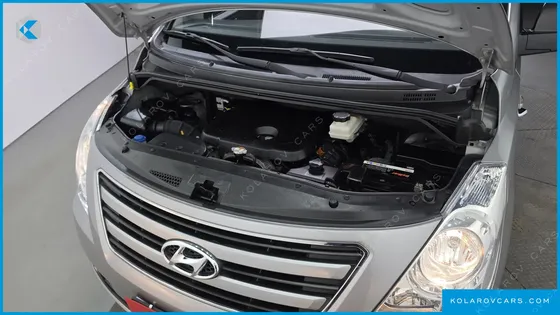 HYUNDAI STAREX 5-SEATER VAN