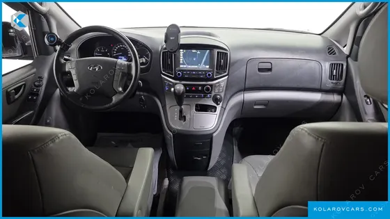 HYUNDAI STAREX 5-SEATER VAN