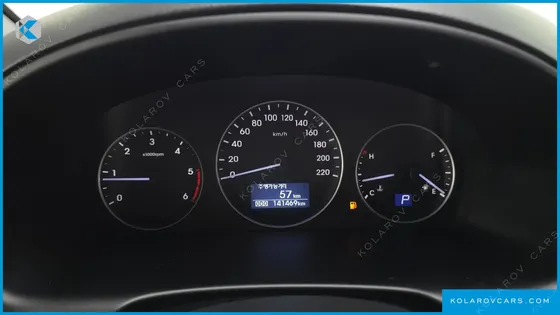 HYUNDAI STAREX 5-SEATER VAN