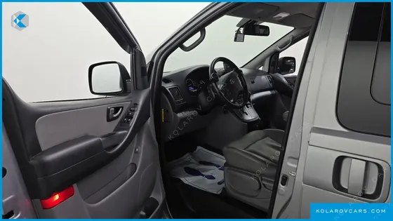 HYUNDAI STAREX 5-SEATER VAN