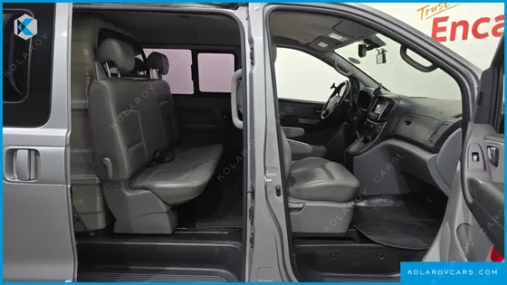 HYUNDAI STAREX 5-SEATER VAN