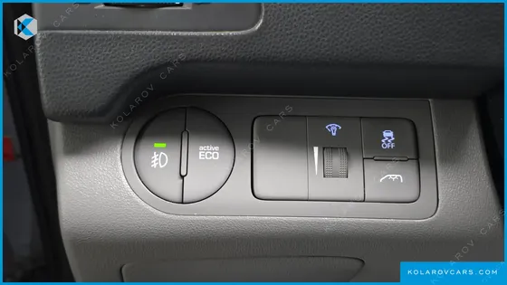 HYUNDAI STAREX 5-SEATER VAN