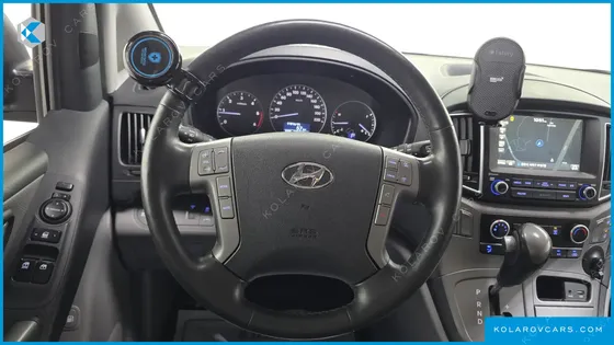 HYUNDAI STAREX 5-SEATER VAN