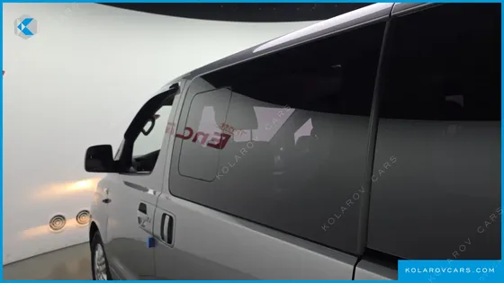 HYUNDAI STAREX 5-SEATER VAN