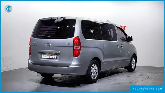 HYUNDAI STAREX 5-SEATER VAN