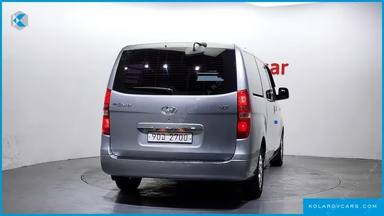 HYUNDAI STAREX 5-SEATER VAN
