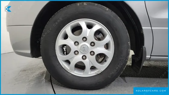 HYUNDAI STAREX 5-SEATER VAN