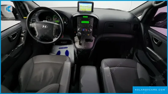HYUNDAI STAREX 5-SEATER VAN