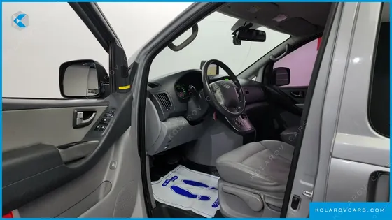 HYUNDAI STAREX 5-SEATER VAN