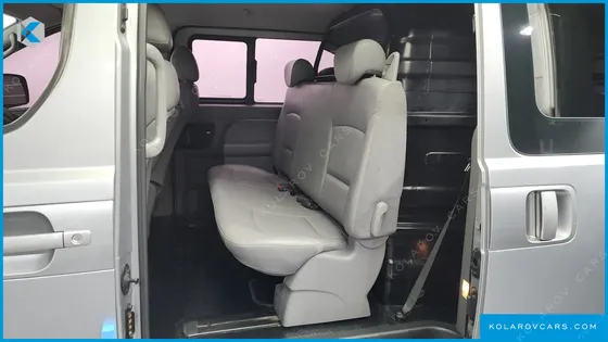 HYUNDAI STAREX 5-SEATER VAN