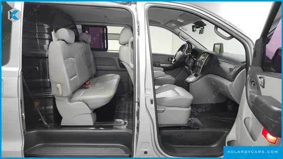 HYUNDAI STAREX 5-SEATER VAN