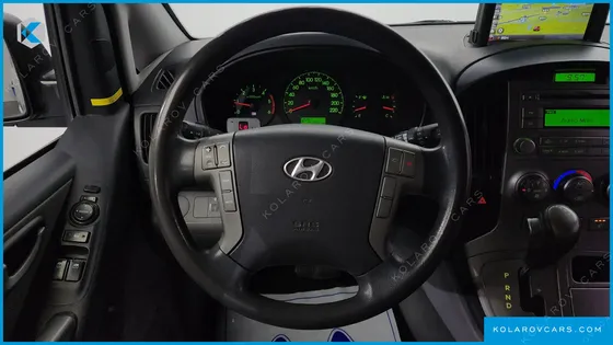 HYUNDAI STAREX 5-SEATER VAN