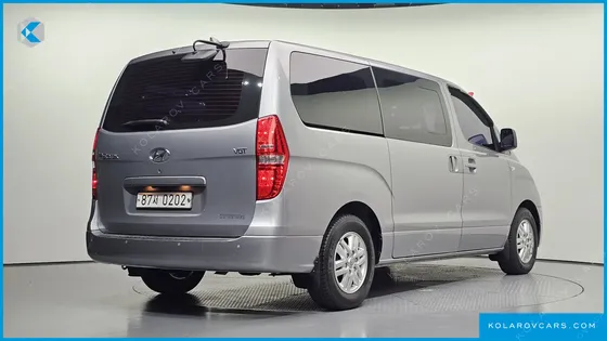 HYUNDAI STAREX 5-SEATER VAN