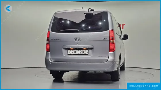 HYUNDAI STAREX 5-SEATER VAN