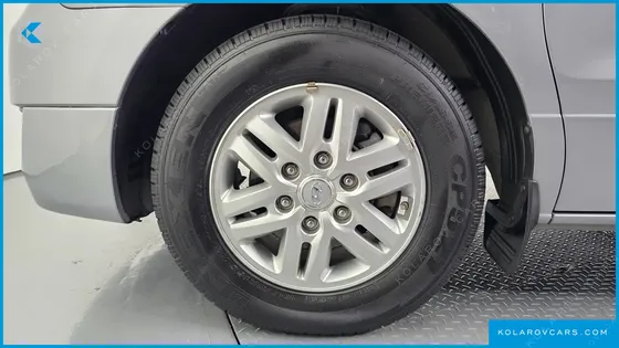 HYUNDAI STAREX 5-SEATER VAN